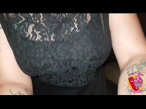❤️ سلٹی سوتیلی بہن اسے ایک بلو جاب اور ہسپانوی دیتی ہے۔ سیکس ❌️